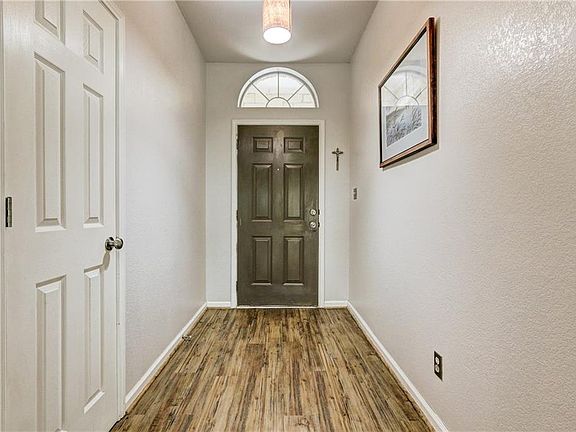 3rd image of 1033 Forest Bluff Trl