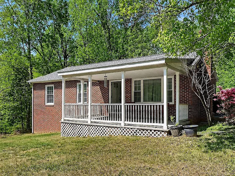 703 Oak Creek Rd — Photo 24