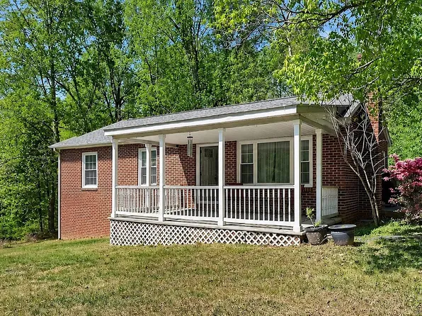 703 Oak Creek Rd, Palmyra, VA 22963