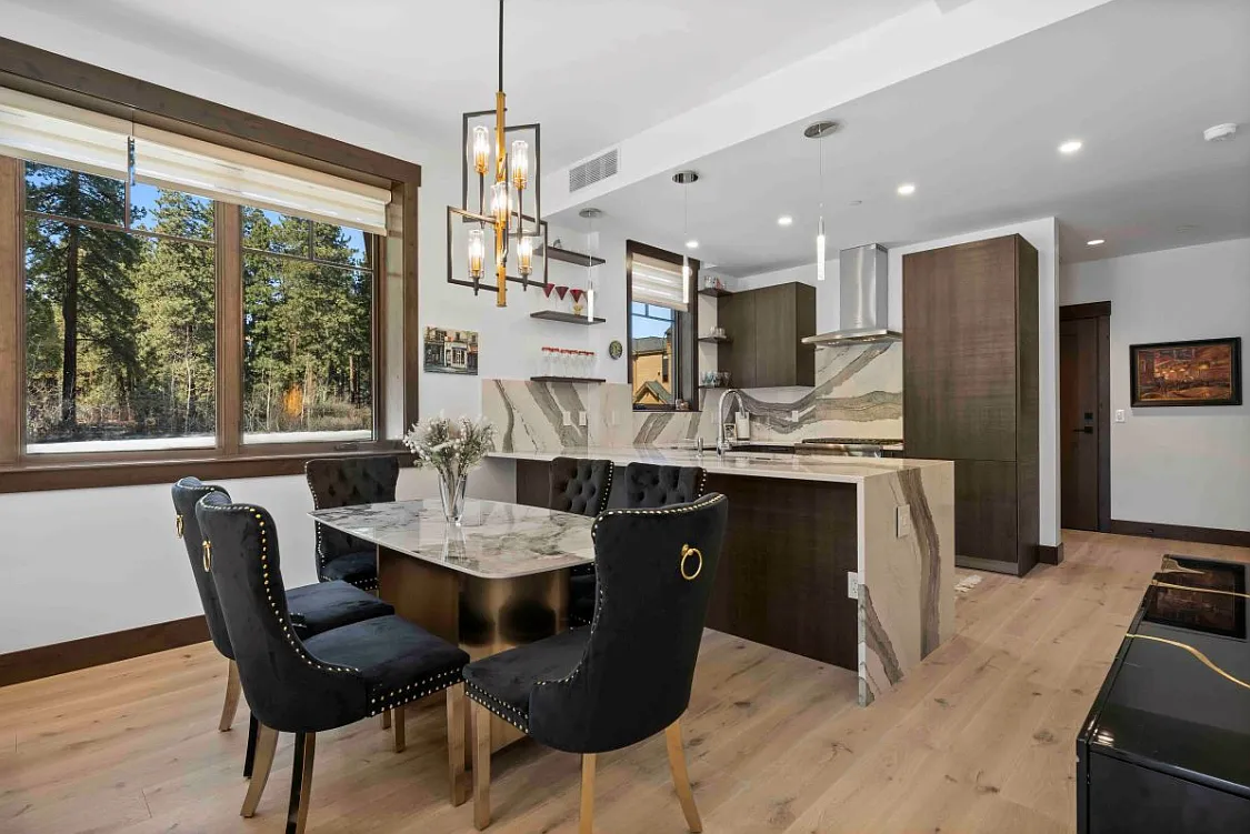 2 bed, 2.5 bath, 1256 sqft, $9,000 — Photo 3