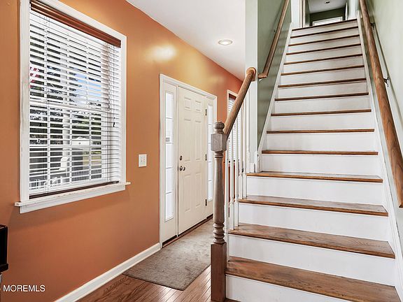 5th image of 525 Bradley Boulevard