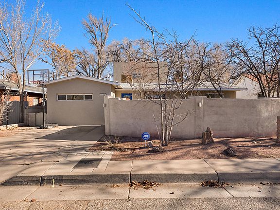 4th image of 912 Hermosa Dr NE