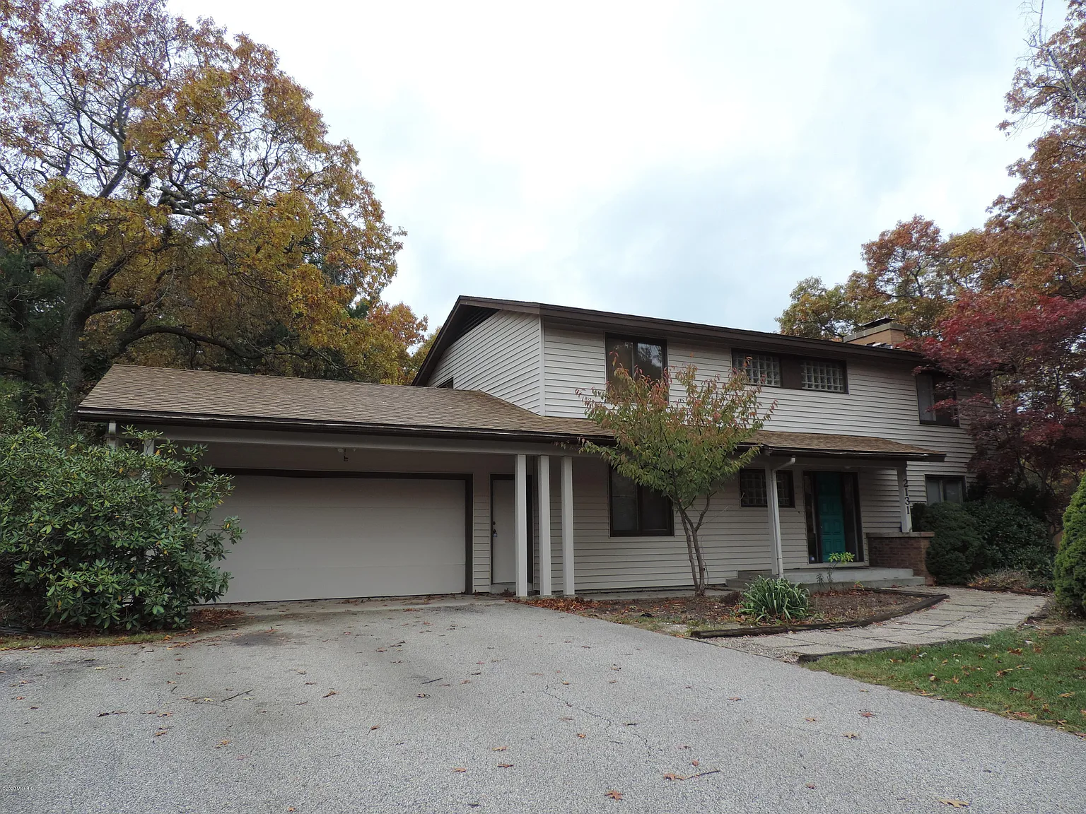 2131 Easthill Dr photo 1