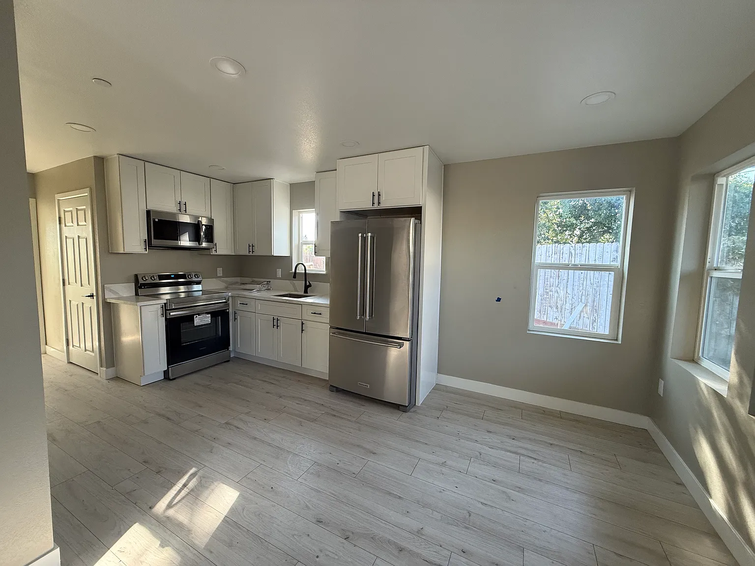 2 bed, 750 sqft, $2,050 — Photo 3