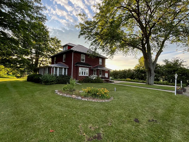 664 Dorrance Rd — Photo 4