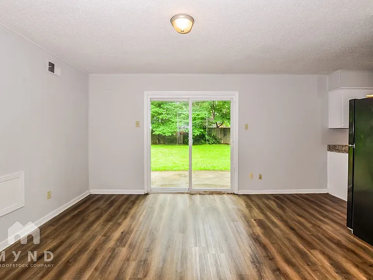 2593 Courtney Dr — Photo 11
