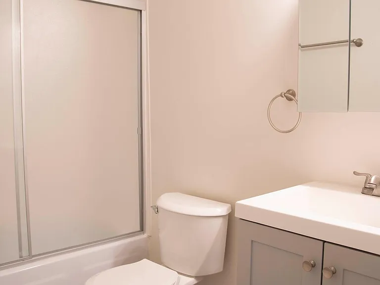 Oakbrook Manor Apartments — Photo 27
