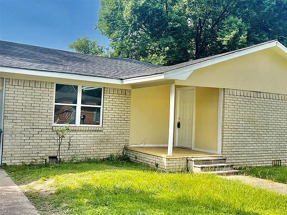 2nd image of 406 E Houston Ave
