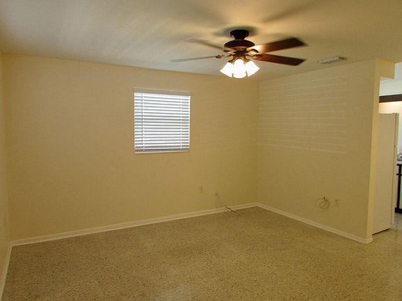 4th image of 439 Dogwood Ct #439