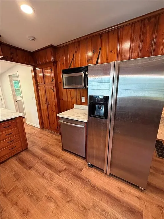 3 bed, 3.0 bath, 1415 sqft, $3,200 — Photo 4