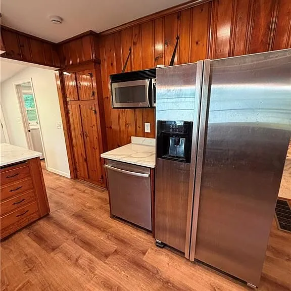 190 E Shore Dr — Photo 4