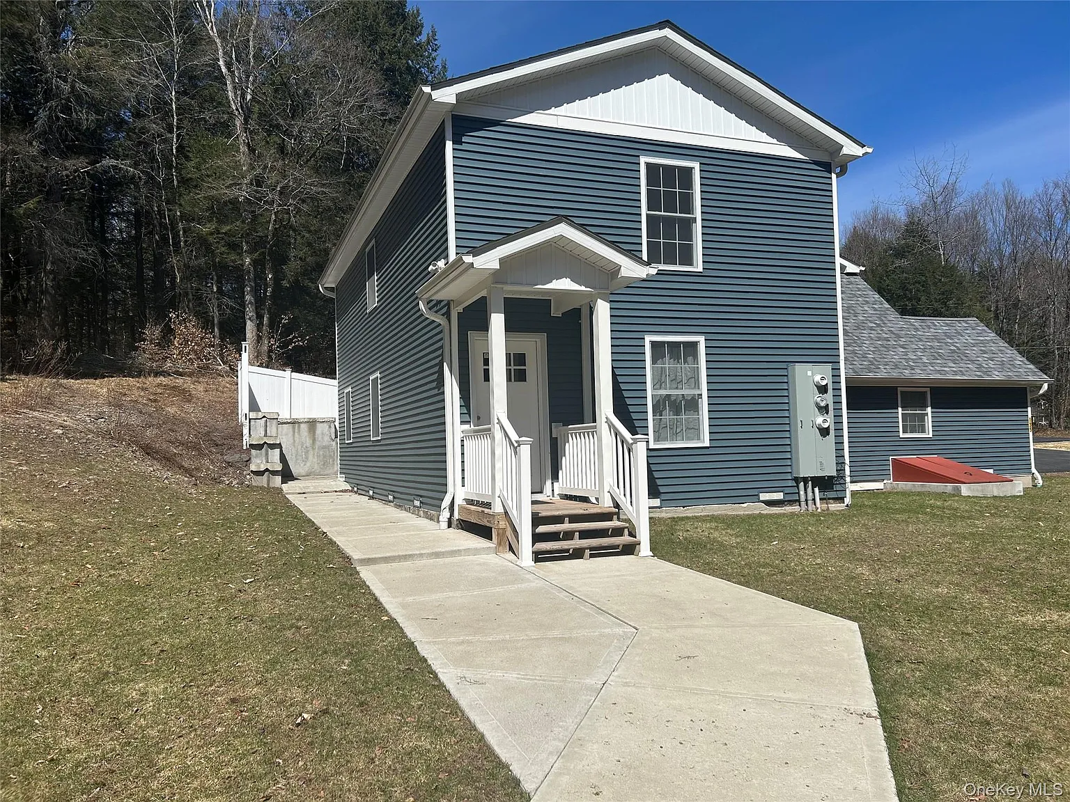 3 bed, 1.0 bath, 1280 sqft, $2,000 — Photo 1