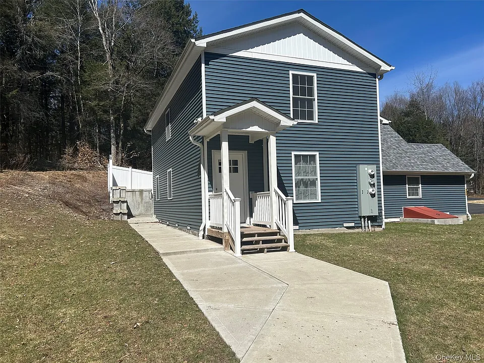 135 Gale Rd #UPSTAIRS