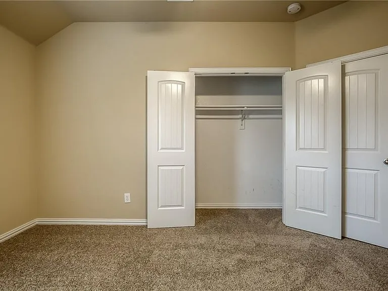 817 Silvermoon Dr — Photo 11