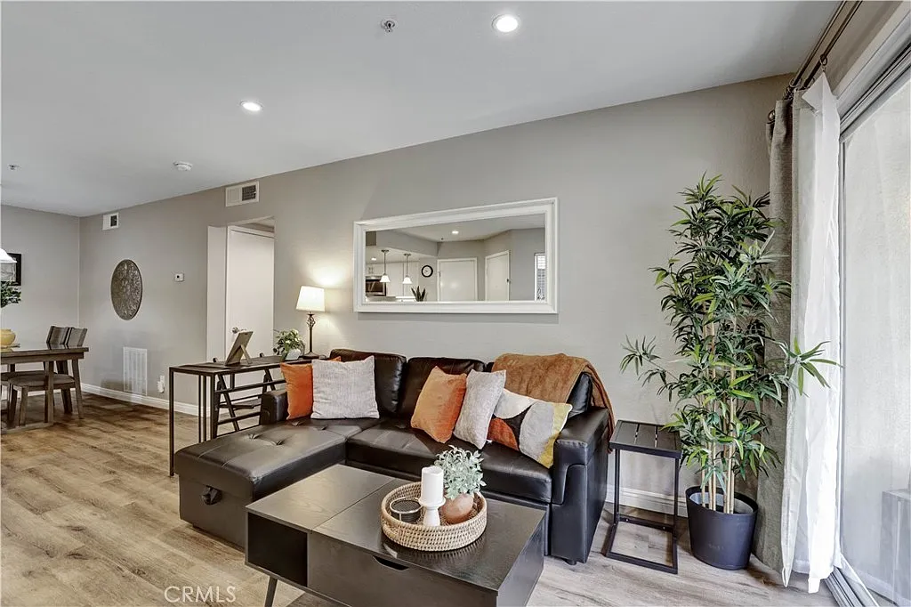 1 bed, 678 sqft, $3,495 — Photo 3