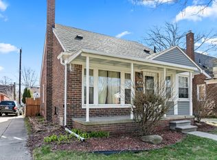 8242 Riverdale St, Dearborn Heights, MI 48127