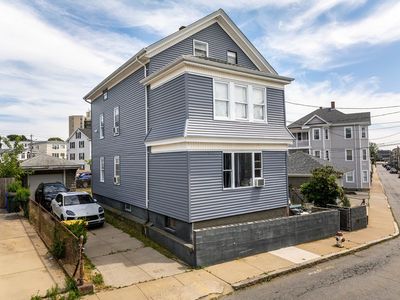 52 Raymond St, Fall River, MA, 02723