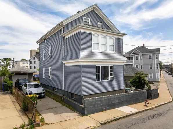52 Raymond St, Fall River, MA 02723