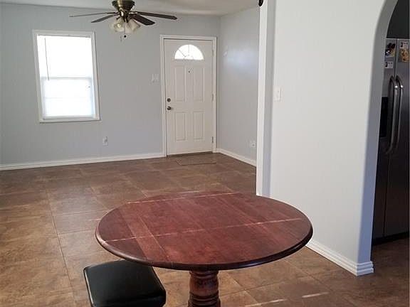 5th image of 806 Bell Dr