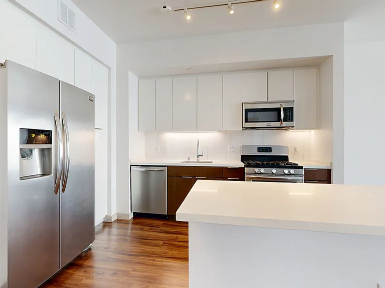 3033 Wilshire — Photo 71
