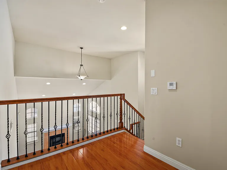 1160 E Grand Ave — Photo 13