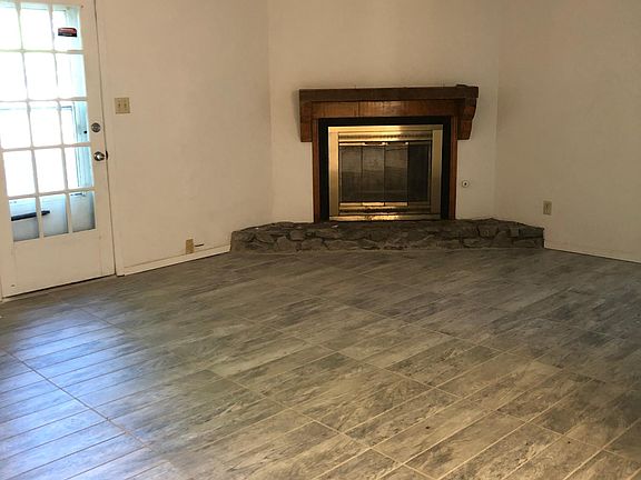 3rd image of 283 E Glenpool Blvd S