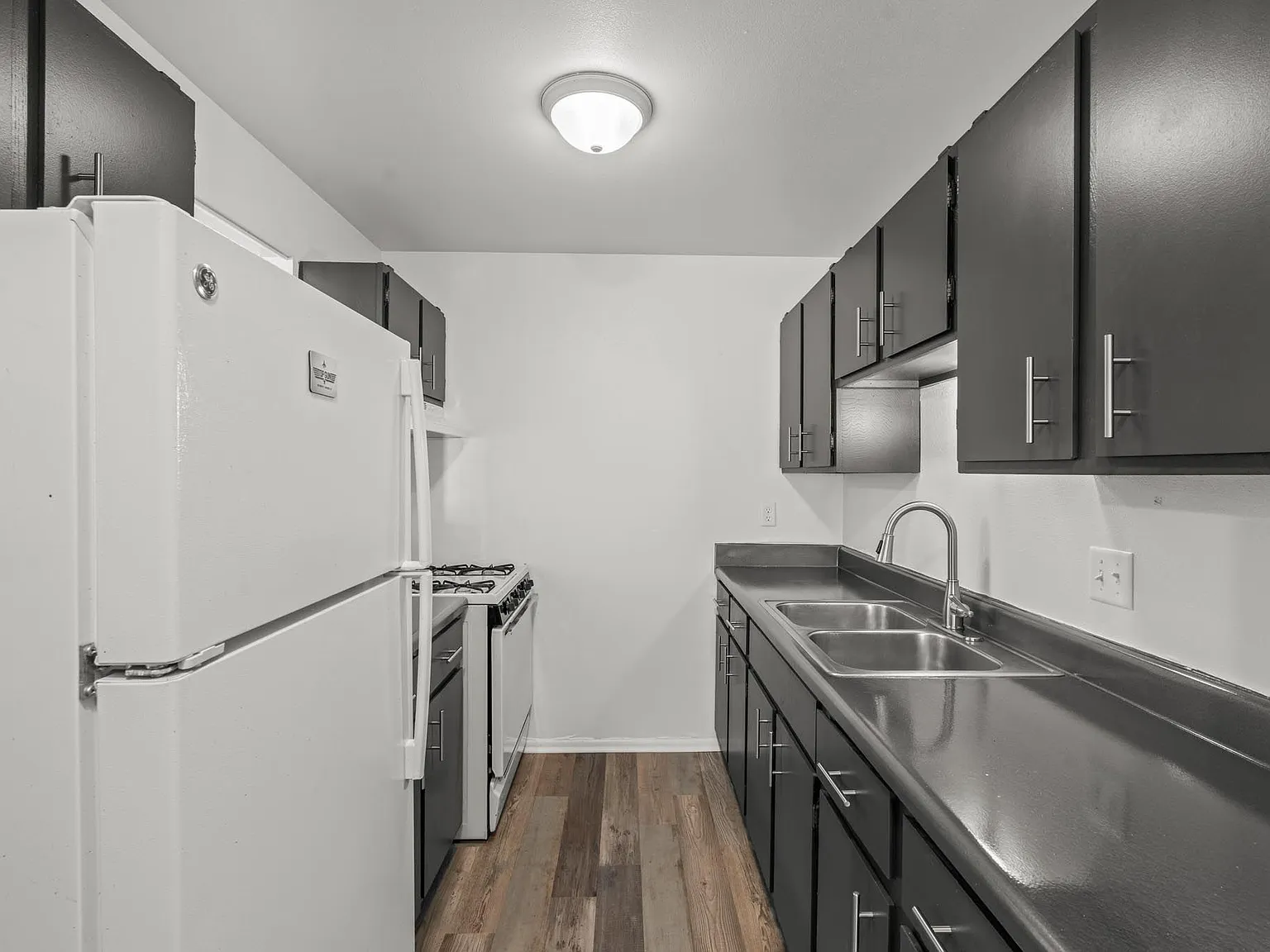 2 bed, 900 sqft, $1,050 — Photo 3