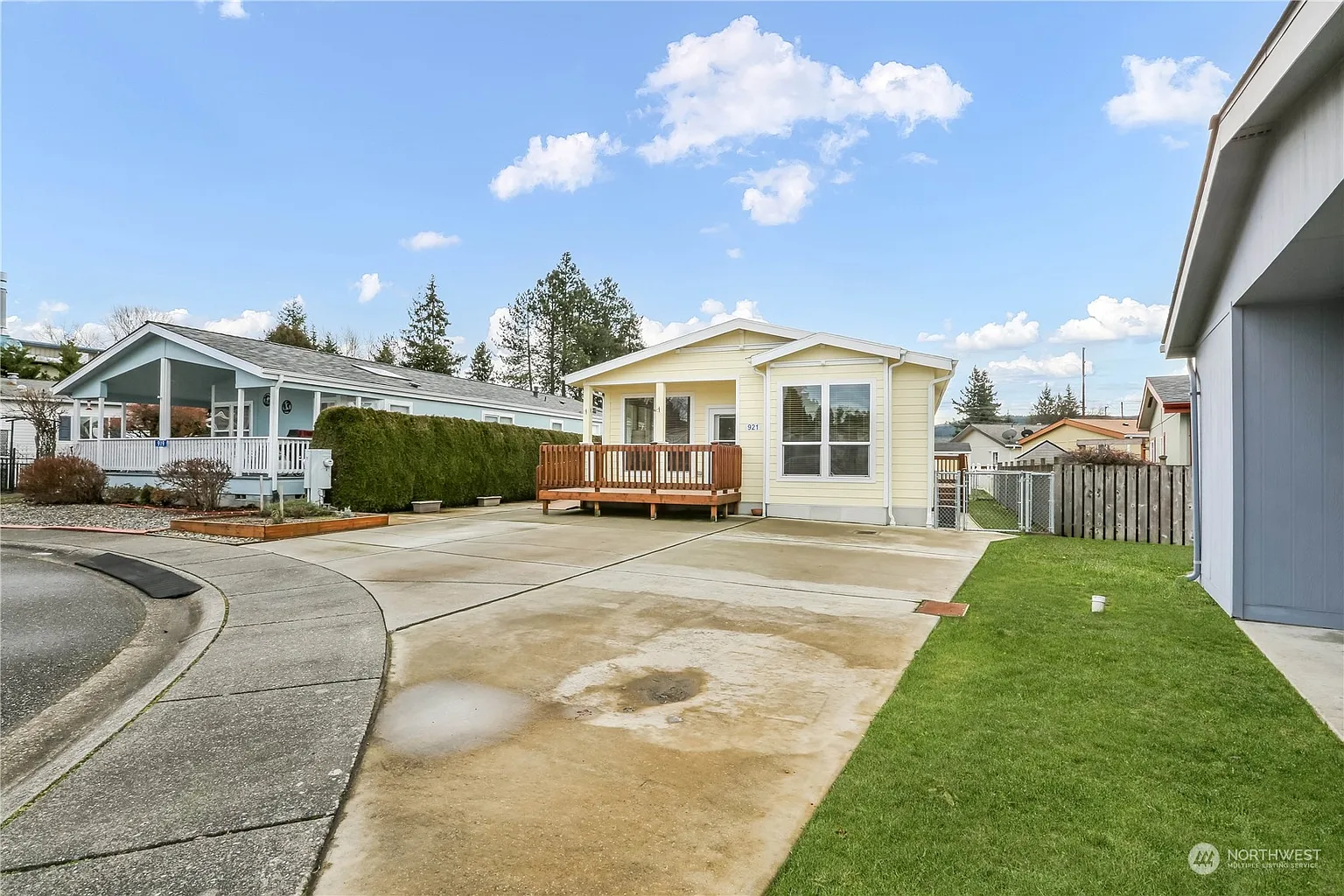 921 Carriage Court photo 1