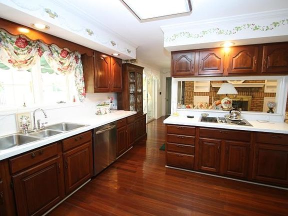 5th image of 6311 Westbrook Ct