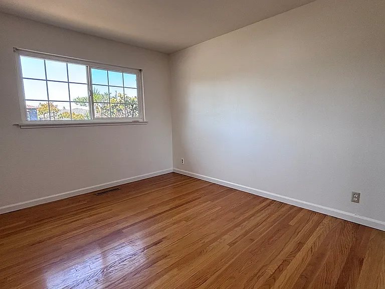 1337 Bedford St — Photo 32