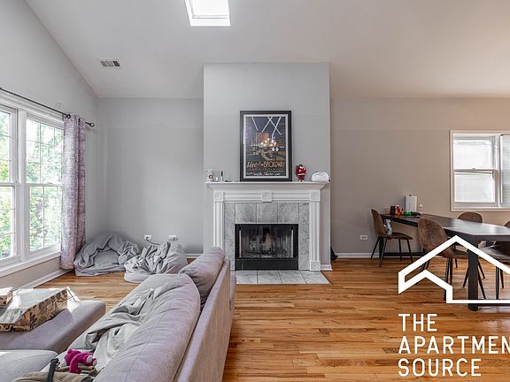 5th image of 834 N Wood St #1