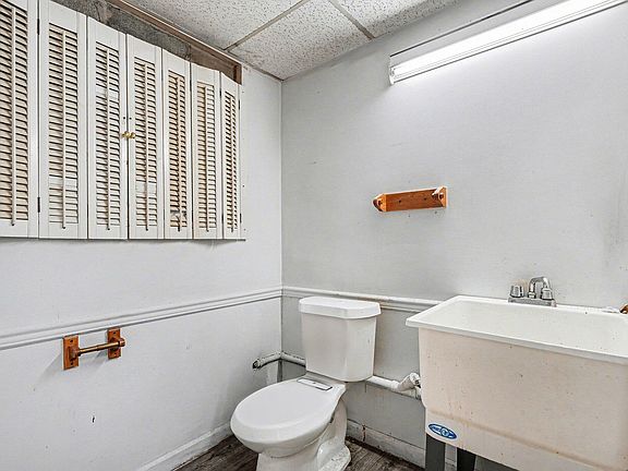 5th image of 1862 Petersburg Rd