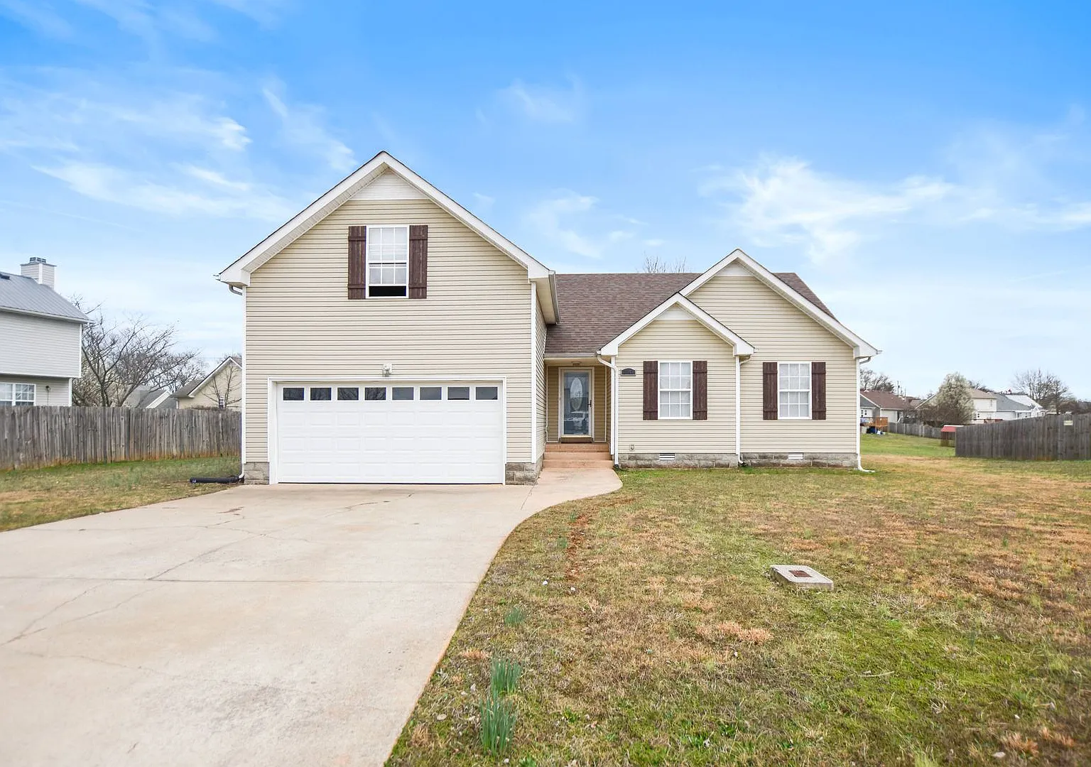 Pet Friendly Three Bedroom with Bonus! — Photo 1