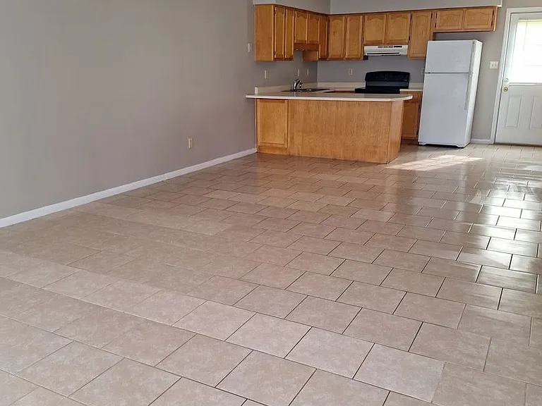 213 N Dudley St — Photo 2