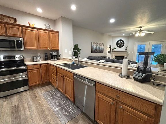 4th image of 3712 Thornhill Dr #3712