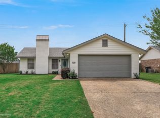 3120 Le Oaks Dr, Bossier City, LA 71111
