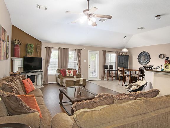 4th image of 302 King William Dr