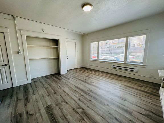 3rd image of 920 N Washington Pl APT 5