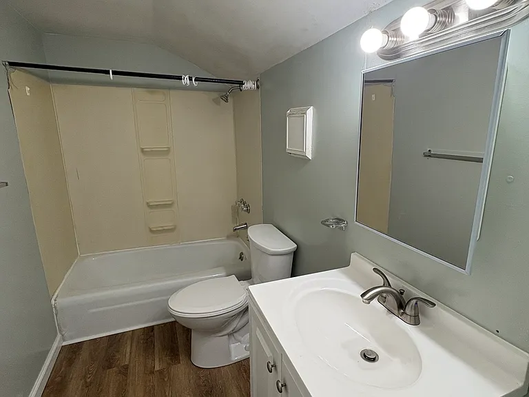 609 Dauphin St — Photo 8