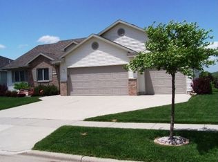 412 Old Indian Trl, Deforest, WI 53532