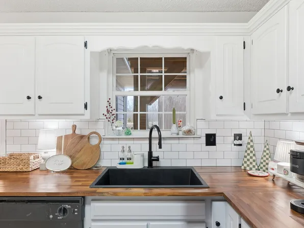 699 Colony Cir, Fort Oglethorpe, GA 30742