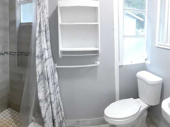 5th image of 33730 Crestwood Ave #B