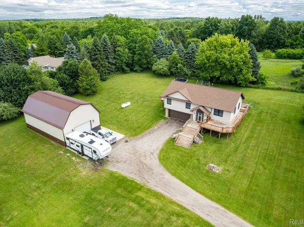 5401 Oakwood Rd, Ortonville, MI 48462