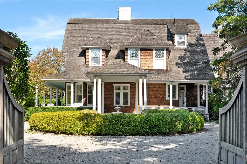 Quogue South Estate Section — Photo 1
