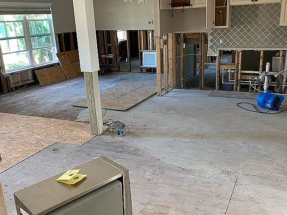 4th image of 723 Riverside Dr