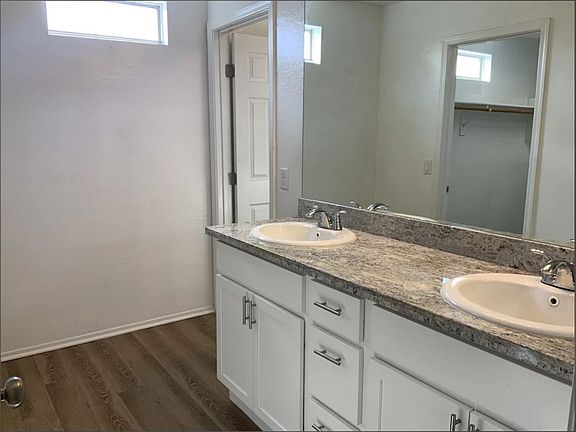 5th image of 1523 E Heather Dr