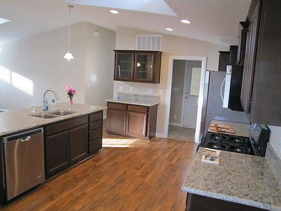 3rd image of 154 Chateau La Salle Dr