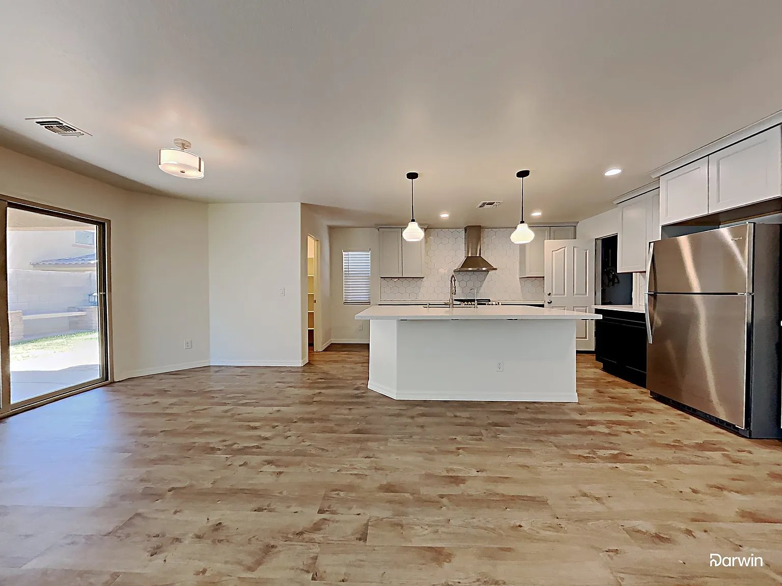 3 bed, 2.5 bath, 2112 sqft, $2,315 — Photo 2