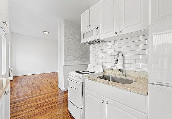2nd image of 412 E 9th St APT 17