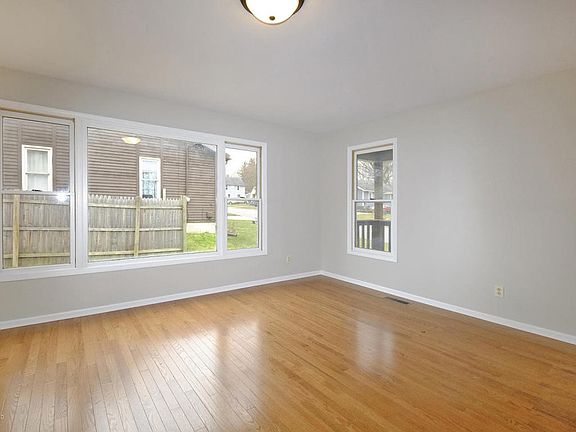 4th image of 1026 Hazard Ave